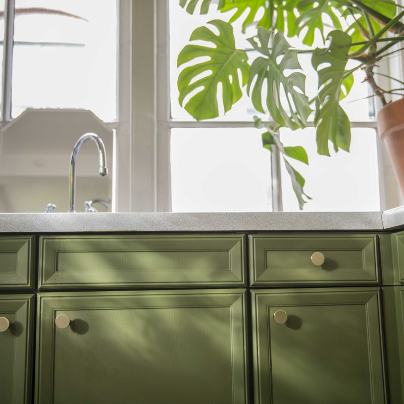 Keuken met groene kastdeurtjes